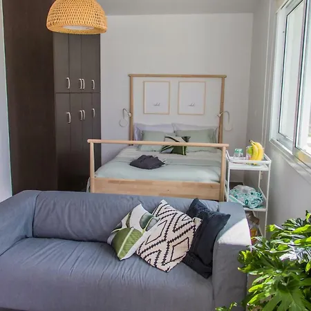 Mr & Mrs V Studio Apartment *